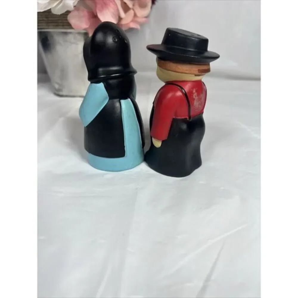 Vintage Brinn's Amish Man & Woman Couple Salt & Pepper Shakers, Made in Japan‎